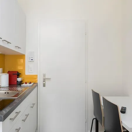 Апартаменти Urban Oasis With Queen Bed And View Be-53 *